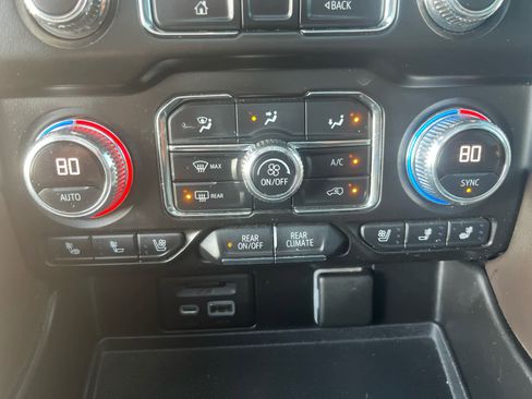 Used 2021 GMC Yukon XL SLT w/ SLT Premium Package image 22