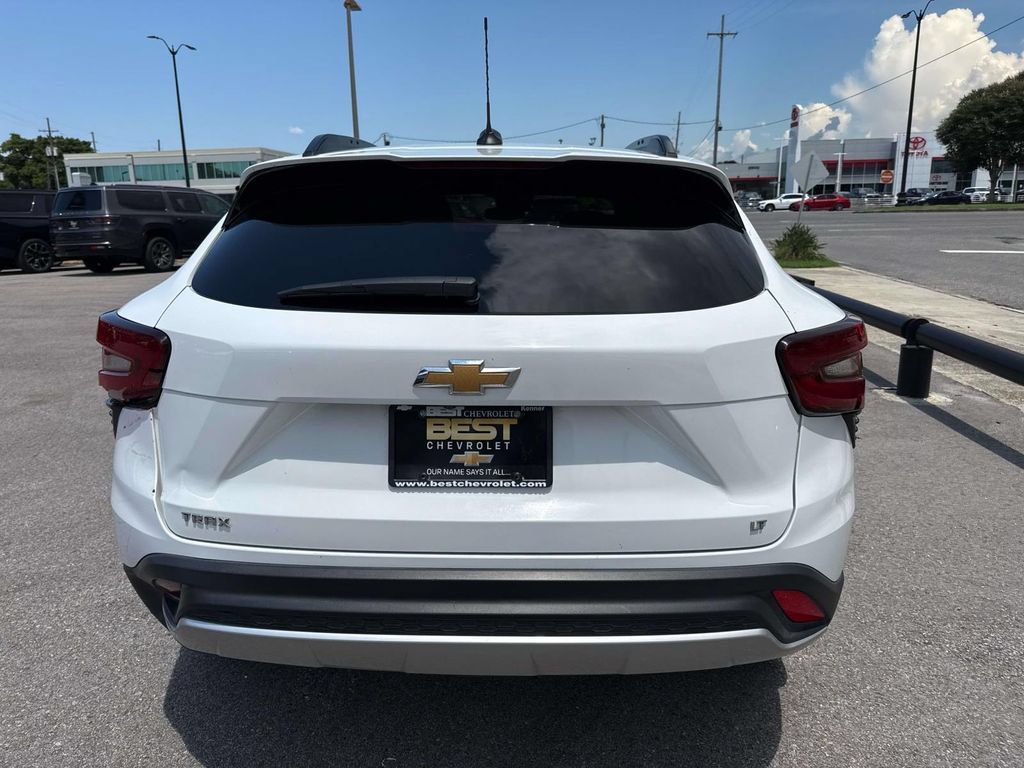 Used 2024 Chevrolet Trax LT FWD image 5