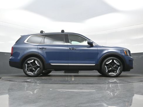 Used 2024 Kia Telluride S w/ S Sunroof Package FWD image 34