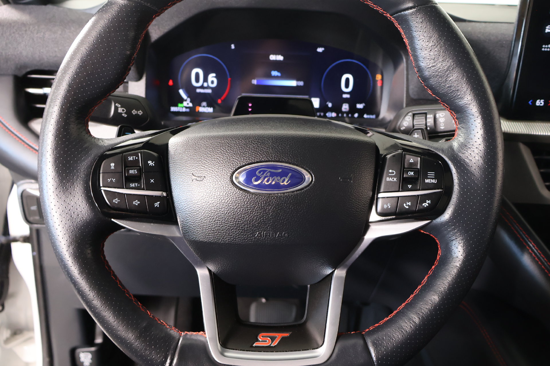 Used 2025 Ford Explorer ST AWD/4WD image 3
