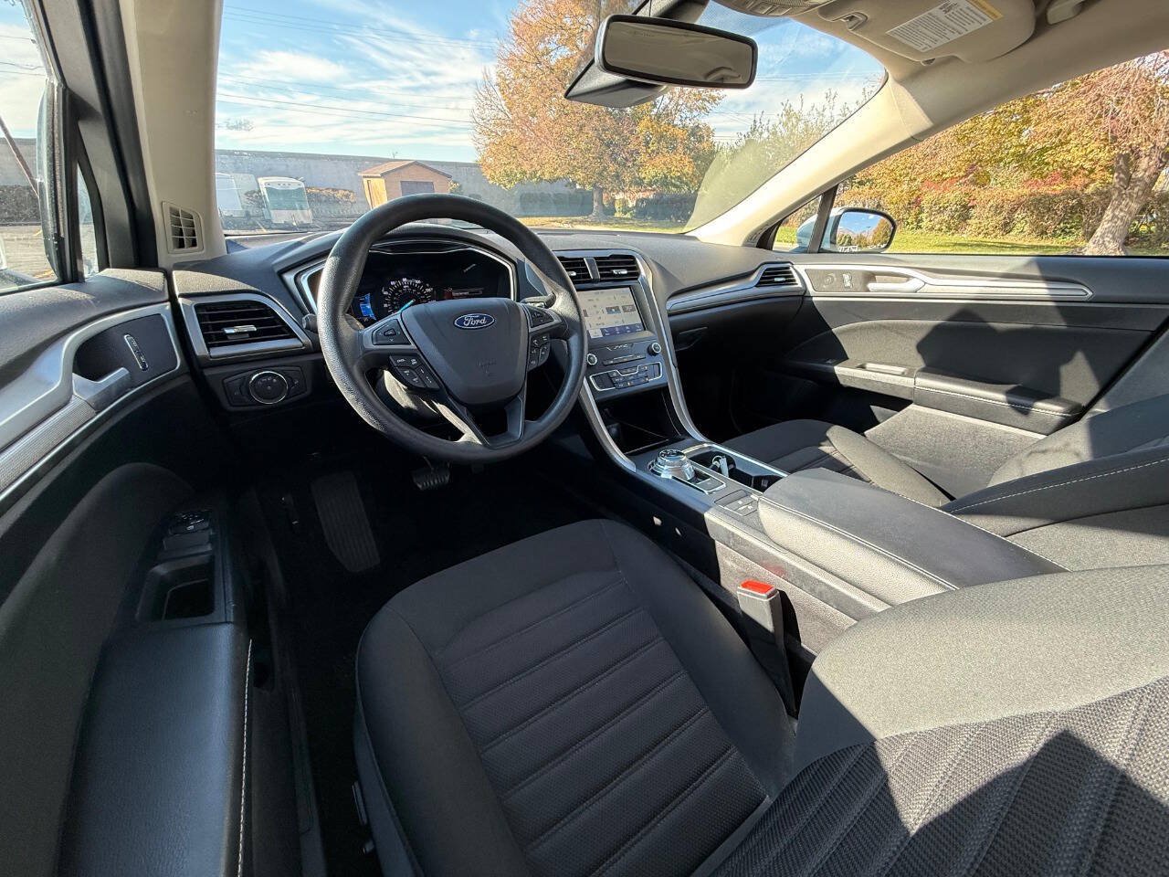Used 2020 Ford Fusion SE FWD image 9