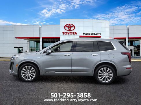 Used 2024 Cadillac XT6 Premium Luxury w/ Technology Package FWD image 2