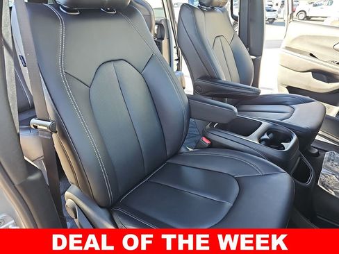 New 2026 Chrysler Pacifica Select image 10