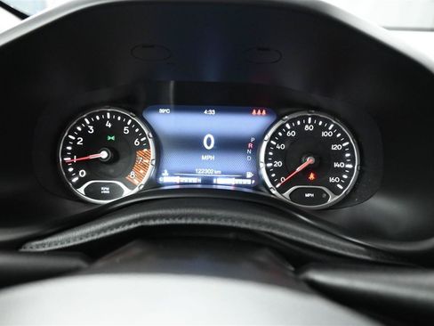 Used 2019 Jeep Renegade Trailhawk w/ Cold Weather Group II AWD/4WD image 13