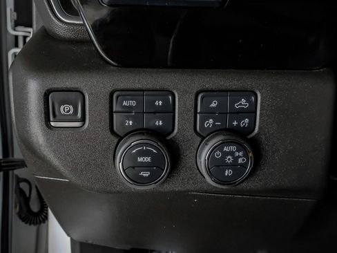 Used 2025 Chevrolet Silverado 2500 LTZ w/ LTZ Convenience Package AWD/4WD image 24