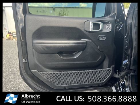 Used 2021 Jeep Gladiator Rubicon w/ Cold Weather Group image 12