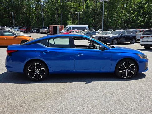 Used 2025 Nissan Altima 2.5 SR FWD image 13