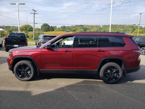 New 2025 Jeep Grand Cherokee L Laredo image 5