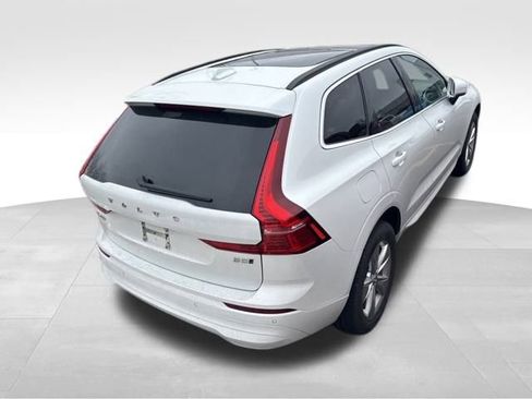 Used 2022 Volvo XC60 B5 Momentum image 5