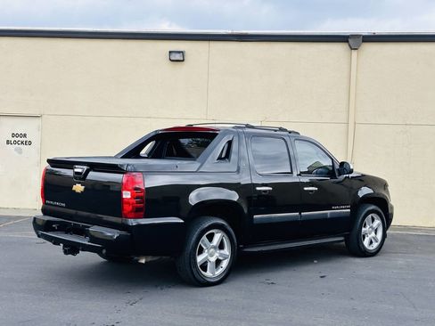 Used 2012 Chevrolet Avalanche LTZ image 5