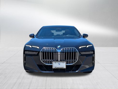 Used 2023 BMW 760i xDrive w/ Luxury Rear Seating Package AWD/4WD image 2