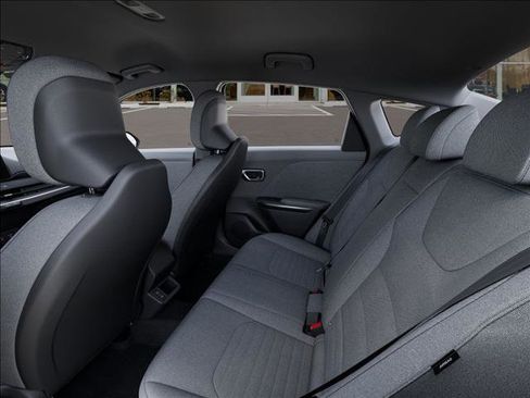 Used 2025 Kia K4 EX image 18