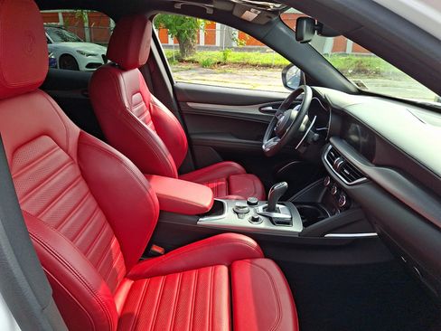Used 2023 Alfa Romeo Stelvio Veloce AWD/4WD image 12
