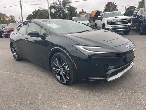 Used 2024 Toyota Prius XLE image 7