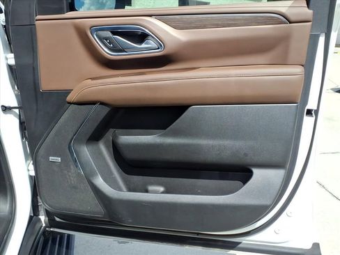 Used 2022 Chevrolet Suburban High Country RWD image 11