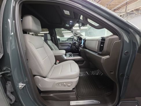 Used 2025 Chevrolet Silverado 2500 LTZ w/ LTZ Premium Package AWD/4WD image 22