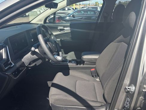 Used 2025 Kia Sportage LX AWD/4WD image 24