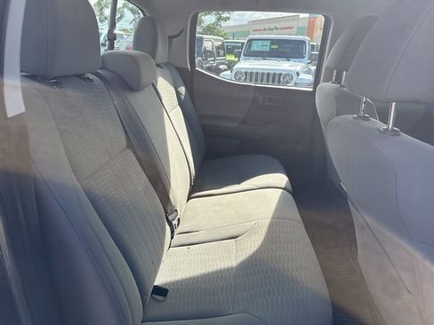 Used 2018 Toyota Tacoma SR image 19