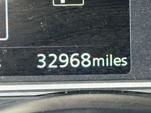 Used 2025 Nissan Versa SV FWD image 37