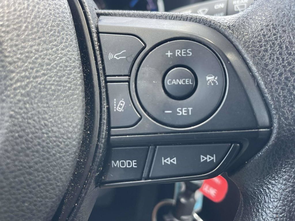 Used 2025 Toyota RAV4 LE AWD/4WD image 25