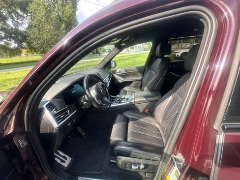 Used 2022 BMW X7 xDrive40i w/ M Sport Package AWD/4WD image 11