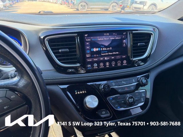 Used 2020 Chrysler Pacifica Limited w/ S Appearance Package FWD image 12