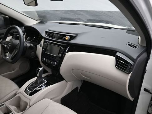 Used 2019 Nissan Rogue Sport SV w/ Technology Package AWD/4WD image 9