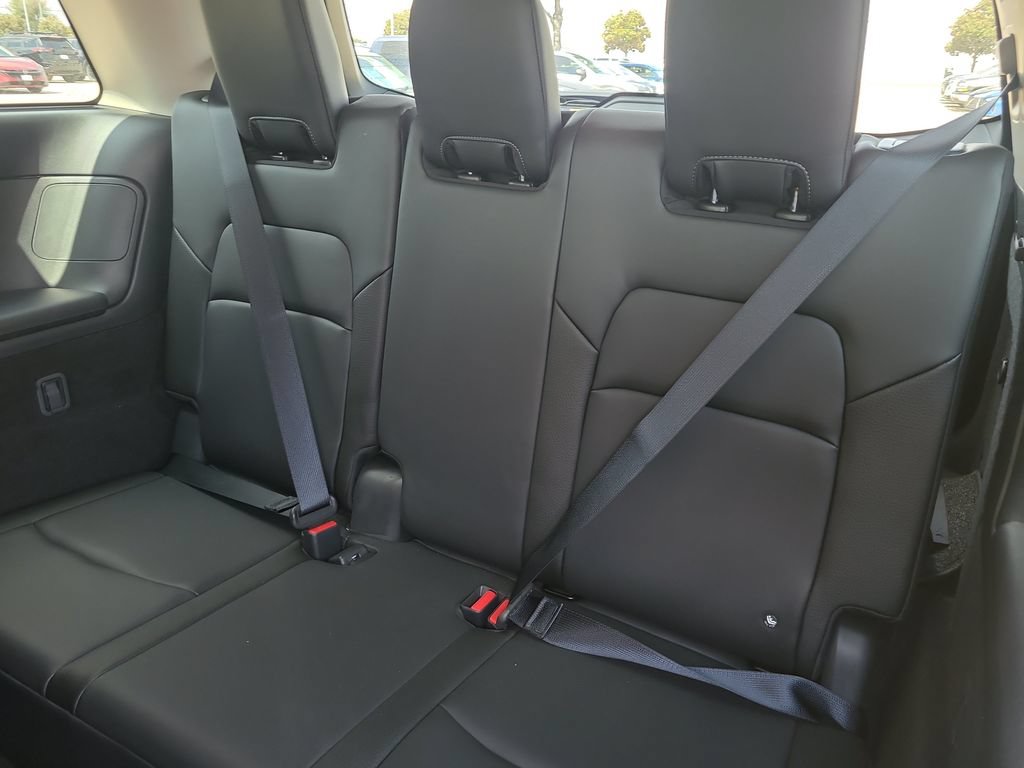 Certified 2025 Nissan Pathfinder SL FWD image 12