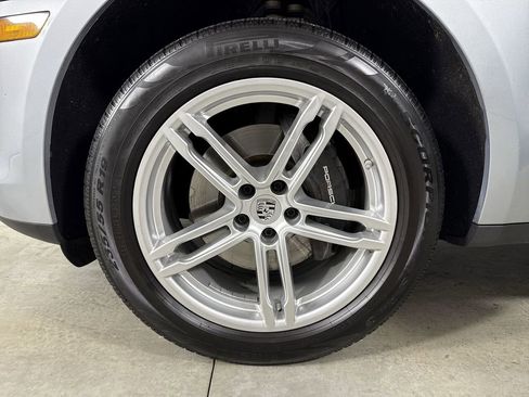 Certified 2023 Porsche Macan image 13
