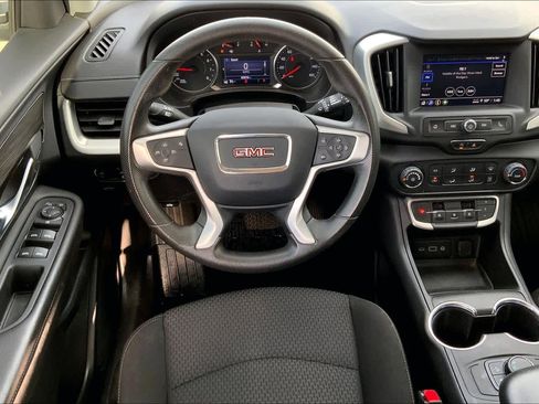 Used 2022 GMC Terrain SLE w/ Elevation Edition image 5