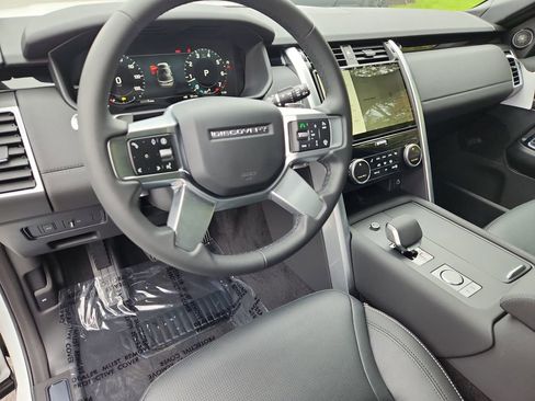 Used 2025 Land Rover Discovery S AWD/4WD image 15