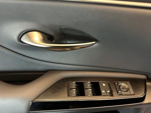 Certified 2025 Lexus ES 350 w/ Accessory Package (Z2) FWD image 11