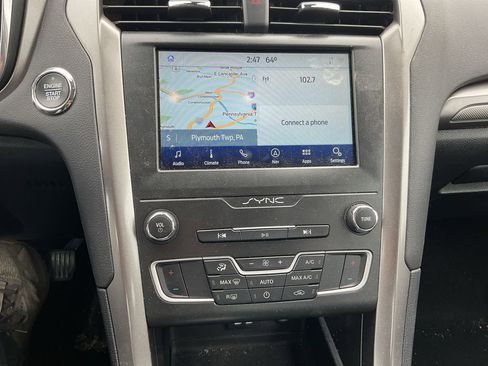 Used 2020 Ford Fusion SE FWD image 8