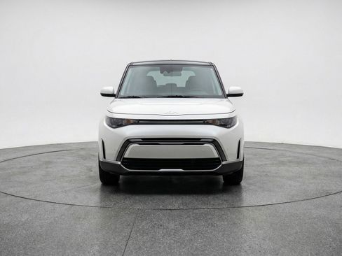 Used 2025 Kia Soul LX w/ LX Technology Package image 2