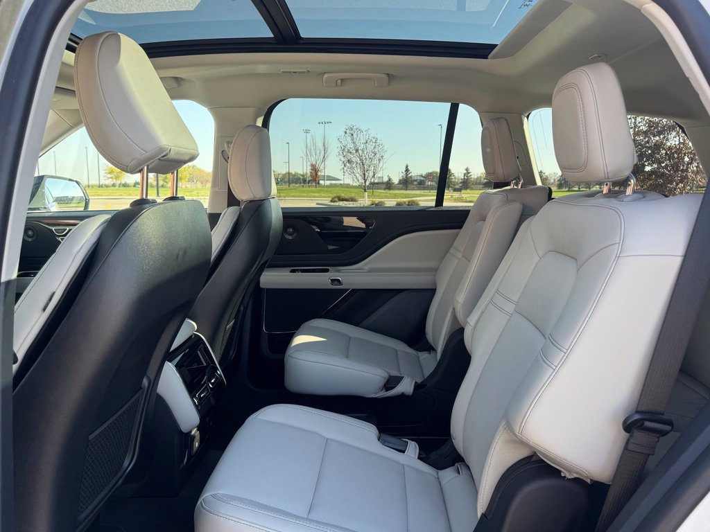 Used 2026 Lincoln Aviator AWD image 35