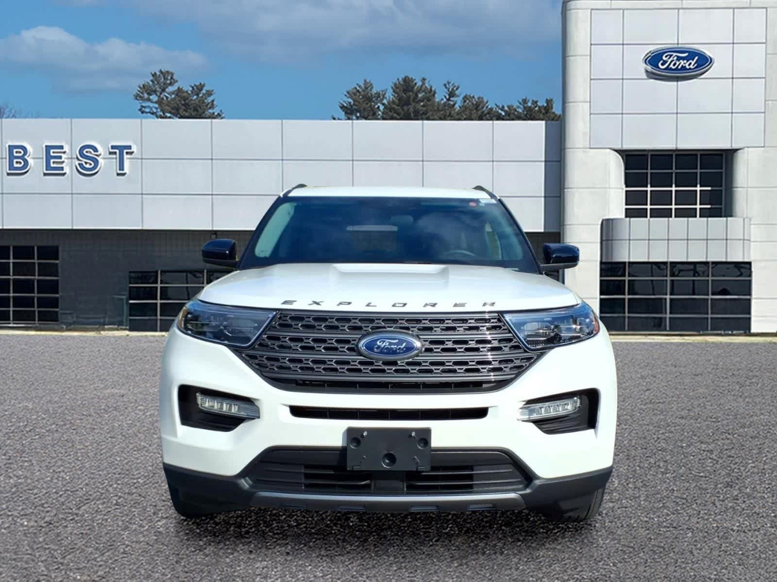 Used 2024 Ford Explorer XLT w/ Equipment Group 202A AWD/4WD image 11