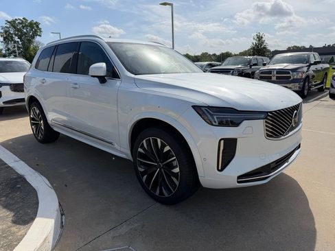 New 2026 Volvo XC90 B6 Plus w/ Protection Package Premier AWD/4WD image 4