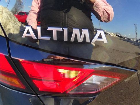 Used 2025 Nissan Altima 2.5 SV image 9