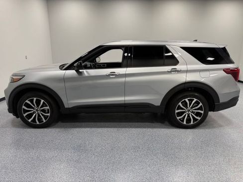 Used 2022 Ford Explorer ST AWD/4WD image 5
