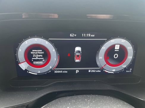 Used 2024 Nissan Pathfinder Platinum image 17