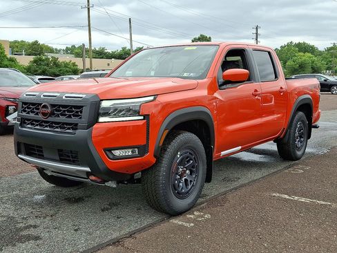 New 2025 Nissan Frontier PRO-4X w/ Tow Package image 2