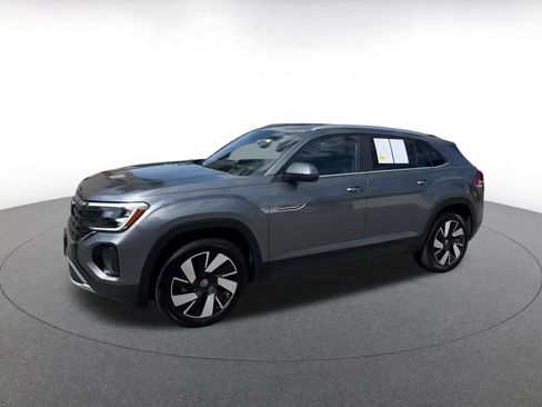 Used 2025 Volkswagen Atlas Cross Sport SE image 8