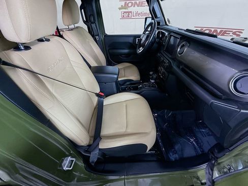 Used 2020 Jeep Wrangler Unlimited Sahara image 30