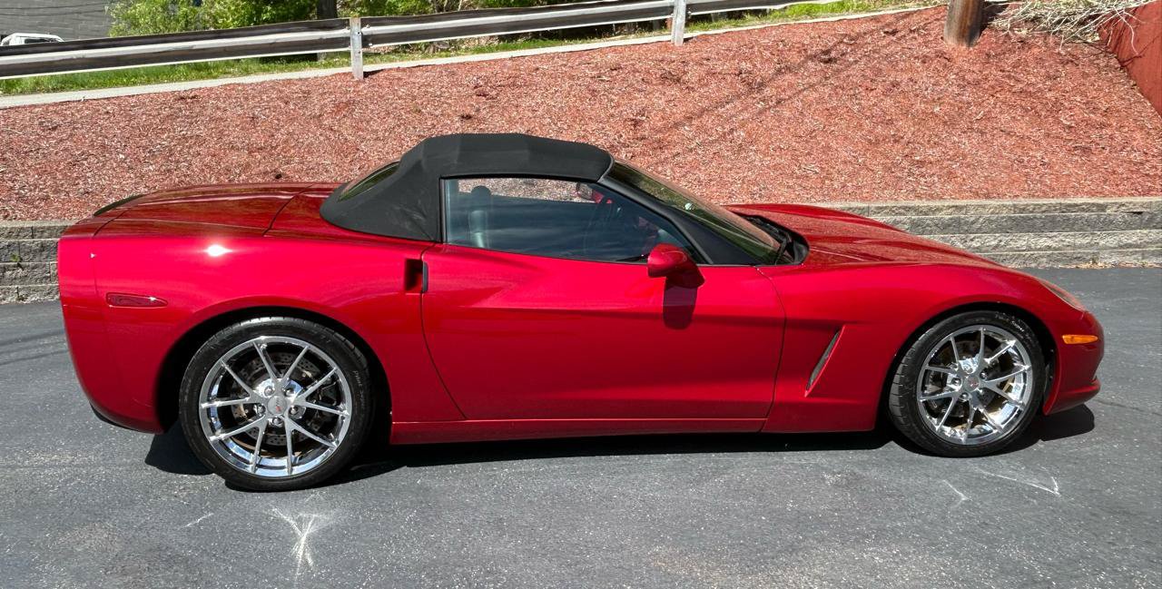 Used 2005 Chevrolet Corvette Convertible w/ Preferred Equipment Group RWD image 12