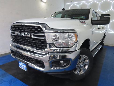Used 2024 RAM 2500 Big Horn w/ Off Road Package AWD/4WD image 1
