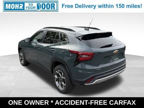 Used 2025 Chevrolet Trax LT FWD image 3