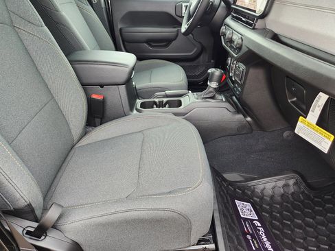 New 2025 Jeep Gladiator Sport image 11