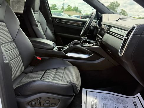 Used 2022 Porsche Cayenne Turbo AWD/4WD image 17