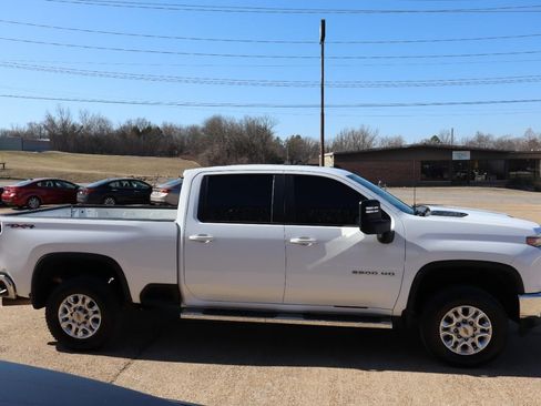 Used 2021 Chevrolet Silverado 2500 LT w/ Fleet Comfort Package AWD/4WD image 6