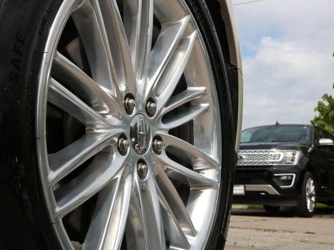 Used 2019 Lincoln MKT AWD image 7